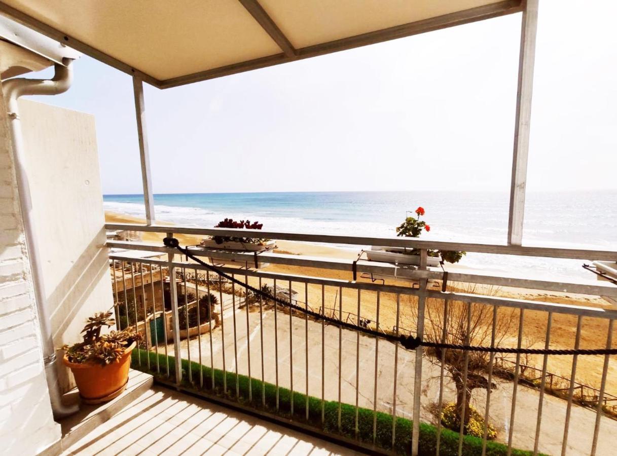 B&B Capo Rizzuto Fronte Mare エクステリア 写真