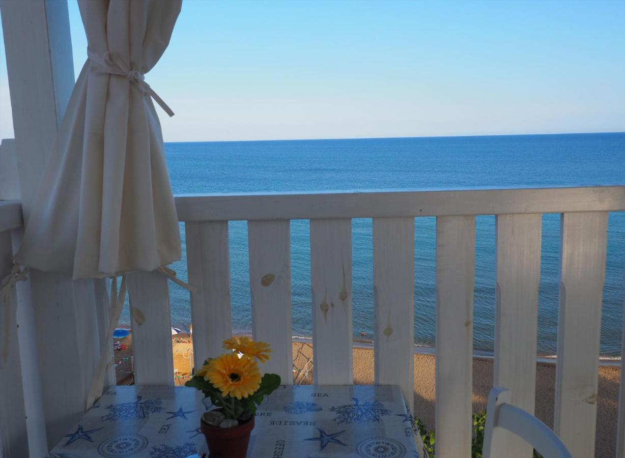 B&B Capo Rizzuto Fronte Mare エクステリア 写真