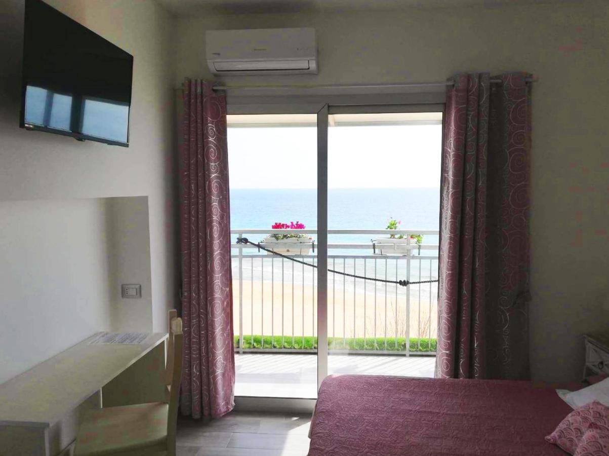 B&B Capo Rizzuto Fronte Mare エクステリア 写真